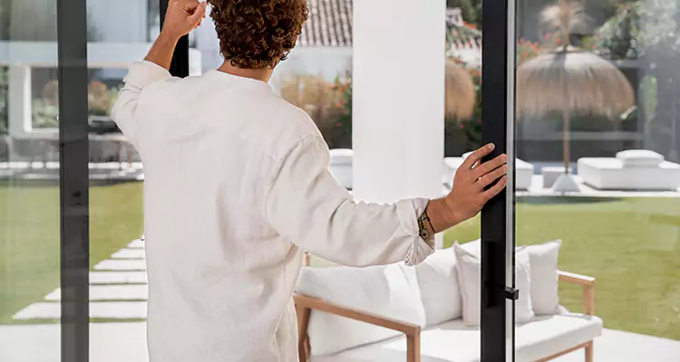 Sliding Screen Door Maintenance for Closing Issues in Sun City Center, FL
